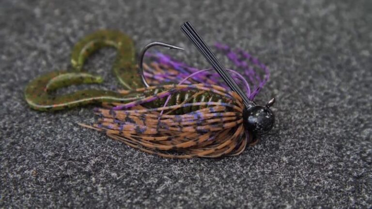 how to fish a football jig